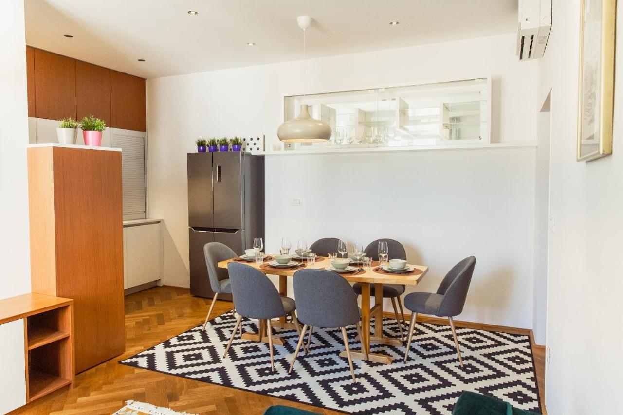Top Location City Centre Condo In Historic Building With Free Garage Parking Ljubljana Bagian luar foto