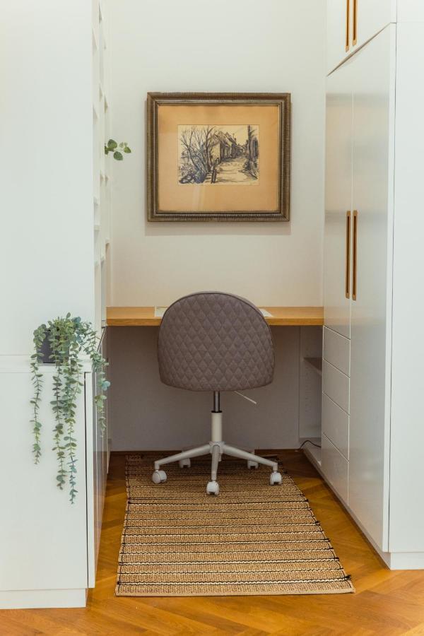Top Location City Centre Condo In Historic Building With Free Garage Parking Ljubljana Bagian luar foto