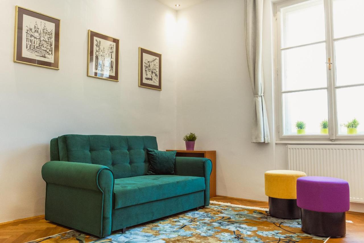 Top Location City Centre Condo In Historic Building With Free Garage Parking Ljubljana Bagian luar foto