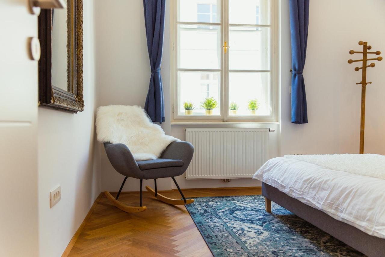 Top Location City Centre Condo In Historic Building With Free Garage Parking Ljubljana Bagian luar foto
