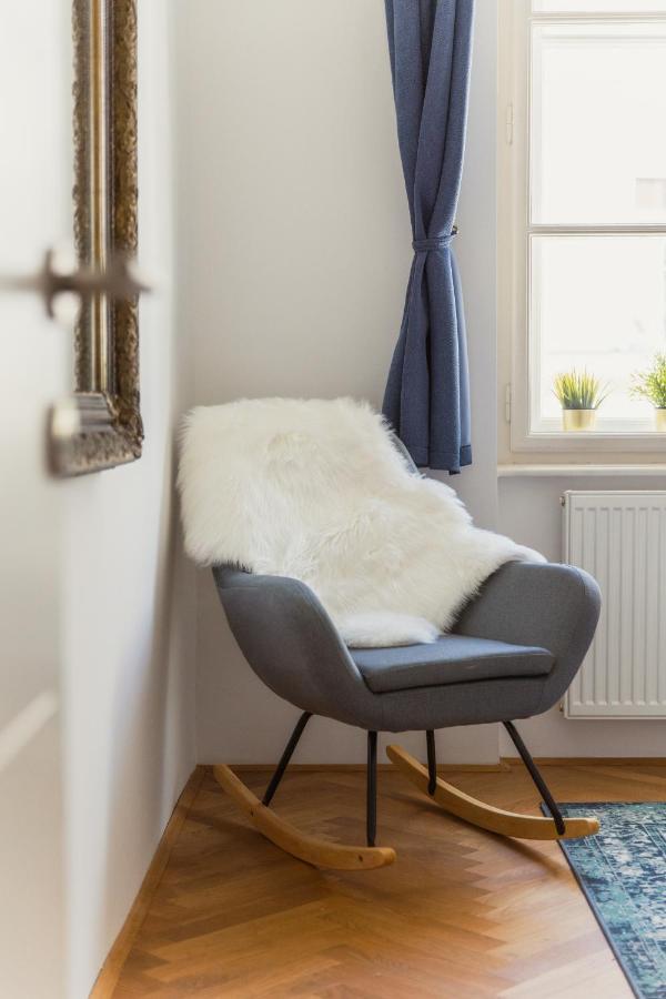 Top Location City Centre Condo In Historic Building With Free Garage Parking Ljubljana Bagian luar foto