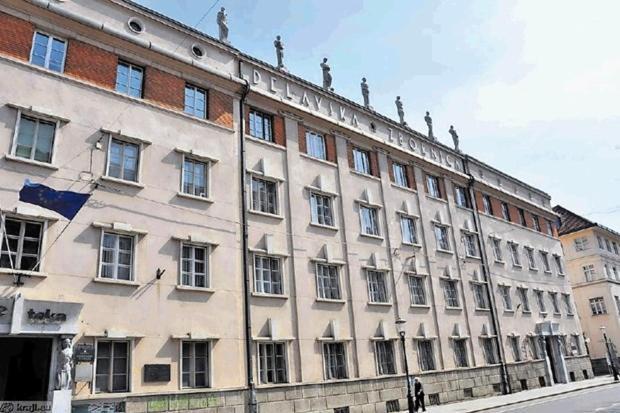 Top Location City Centre Condo In Historic Building With Free Garage Parking Ljubljana Bagian luar foto