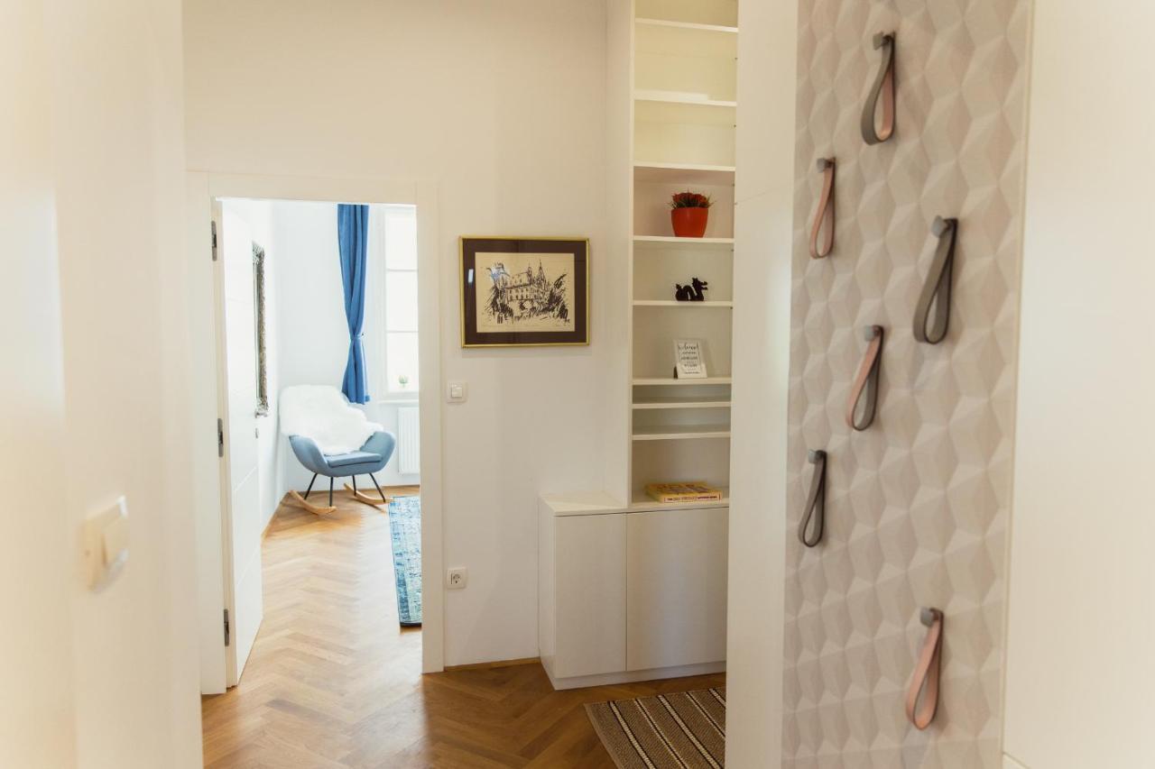 Top Location City Centre Condo In Historic Building With Free Garage Parking Ljubljana Bagian luar foto