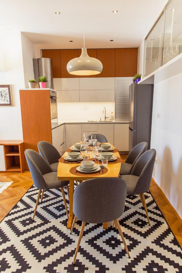 Top Location City Centre Condo In Historic Building With Free Garage Parking Ljubljana Bagian luar foto